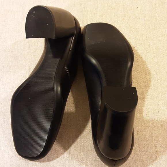 Donna Karan Leather Heel Pumps size 8 - Picture 7 of 16